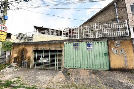 Casa à venda com 432m², 4 quartos e 3 vagas Casa à venda com 432m², 4 quartos e 3 vagasPlaca