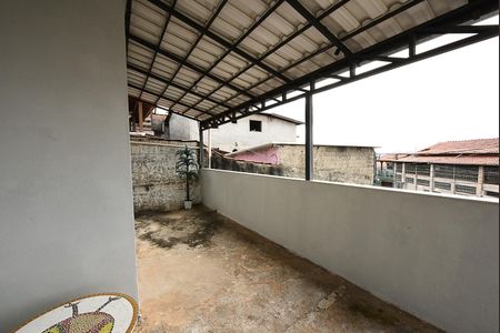 Casa à venda com 432m², 4 quartos e 3 vagas Casa à venda com 432m², 4 quartos e 3 vagasVaranda