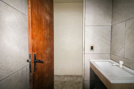 Casa à venda com 70m², 3 quartos e 2 vagas Casa à venda com 70m², 3 quartos e 2 vagasBanheiro