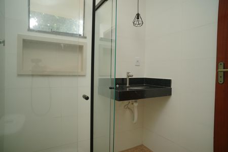 Casa para alugar com 130m², 2 quartos e 1 vaga Casa para alugar com 130m², 2 quartos e 1 vagaBanheiro Social