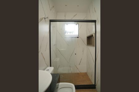 Casa para alugar com 130m², 2 quartos e 1 vaga Casa para alugar com 130m², 2 quartos e 1 vagaBanheiro do Quarto 1