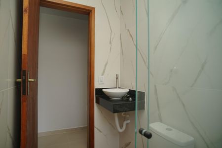 Casa para alugar com 130m², 2 quartos e 1 vaga Casa para alugar com 130m², 2 quartos e 1 vagaBanheiro do Quarto 1