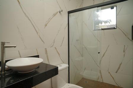Casa para alugar com 130m², 2 quartos e 1 vaga Casa para alugar com 130m², 2 quartos e 1 vagaBanheiro do Quarto 1