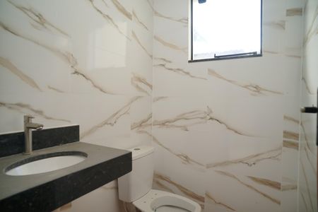 Casa para alugar com 130m², 2 quartos e 1 vaga Casa para alugar com 130m², 2 quartos e 1 vagaBanheiro externo