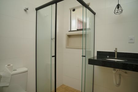 Casa para alugar com 130m², 2 quartos e 1 vaga Casa para alugar com 130m², 2 quartos e 1 vagaBanheiro Social