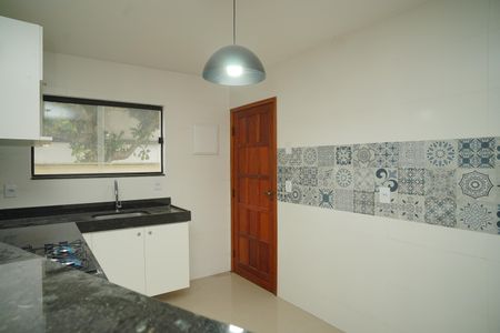 Cozinha de casa para alugar com 2 quartos, 130m² em Itaipuaçu, Maricá