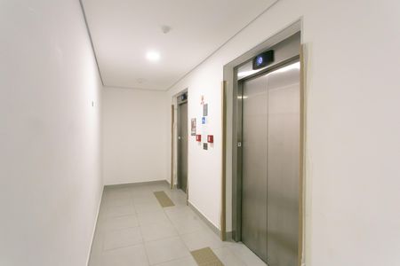 Apartamento para alugar com 32m², 2 quartos e sem vaga Apartamento para alugar com 32m², 2 quartos e sem vagaÁrea comum - Hall Social