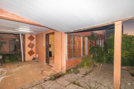 Casa à venda com 250m², 3 quartos e 2 vagas Casa à venda com 250m², 3 quartos e 2 vagasFachada