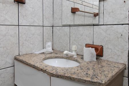 Casa à venda com 250m², 3 quartos e 2 vagas Casa à venda com 250m², 3 quartos e 2 vagasBanheiro