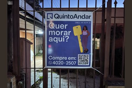 Casa à venda com 250m², 3 quartos e 2 vagas Casa à venda com 250m², 3 quartos e 2 vagasFachada