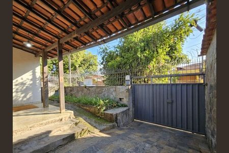 Casa à venda com 354m², 3 quartos e 2 vagas Casa à venda com 354m², 3 quartos e 2 vagasGaragem