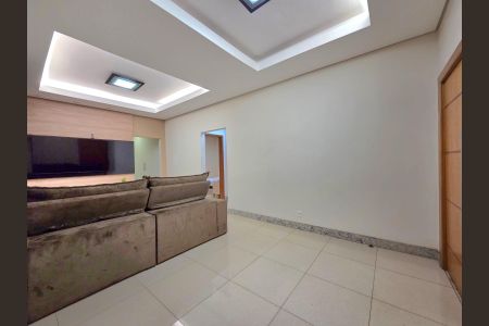 Casa à venda com 354m², 3 quartos e 2 vagas Casa à venda com 354m², 3 quartos e 2 vagasSala