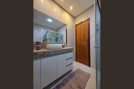 Casa à venda com 354m², 3 quartos e 2 vagas Casa à venda com 354m², 3 quartos e 2 vagasBanheiro