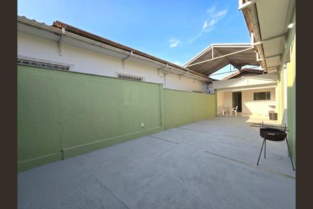 Casa à venda com 354m², 3 quartos e 2 vagas Casa à venda com 354m², 3 quartos e 2 vagasQuintal