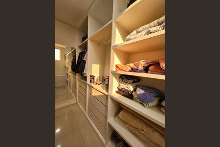 Casa à venda com 354m², 3 quartos e 2 vagas Casa à venda com 354m², 3 quartos e 2 vagasCloset