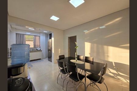 Casa à venda com 354m², 3 quartos e 2 vagas Casa à venda com 354m², 3 quartos e 2 vagasCopa