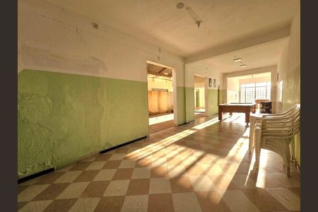 Casa à venda com 354m², 3 quartos e 2 vagas Casa à venda com 354m², 3 quartos e 2 vagasSalão de jogos