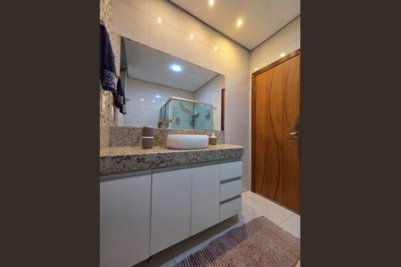 Casa à venda com 354m², 3 quartos e 2 vagas Casa à venda com 354m², 3 quartos e 2 vagasBanheiro