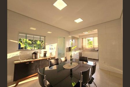 Casa à venda com 354m², 3 quartos e 2 vagas Casa à venda com 354m², 3 quartos e 2 vagasCopa