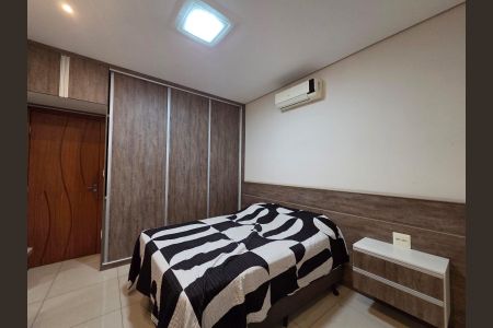 Casa à venda com 354m², 3 quartos e 2 vagas Casa à venda com 354m², 3 quartos e 2 vagasQuarto 2
