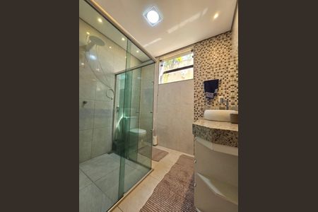 Casa à venda com 354m², 3 quartos e 2 vagas Casa à venda com 354m², 3 quartos e 2 vagasBanheiro