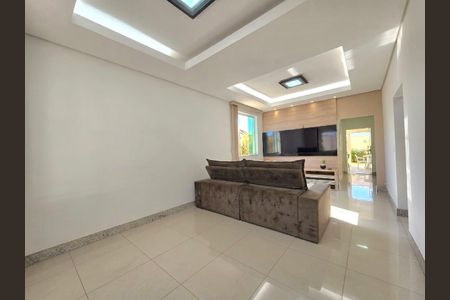 Sala  de casa à venda com 3 quartos, 354m² em Santo Andre, Belo Horizonte