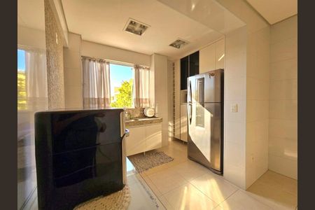 Casa à venda com 354m², 3 quartos e 2 vagas Casa à venda com 354m², 3 quartos e 2 vagasCozinha