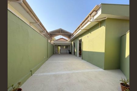 Casa à venda com 354m², 3 quartos e 2 vagas Casa à venda com 354m², 3 quartos e 2 vagasQuintal