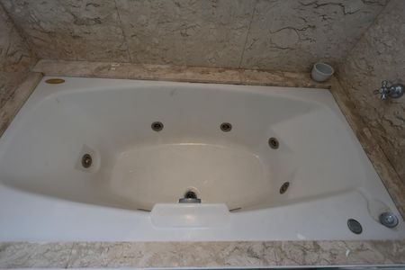 Apartamento à venda com 270m², 4 quartos e 5 vagas Apartamento à venda com 270m², 4 quartos e 5 vagasBanheiro da Suíte 2