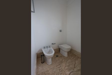 Apartamento à venda com 270m², 4 quartos e 5 vagas Apartamento à venda com 270m², 4 quartos e 5 vagasBanheiro da Suíte 4