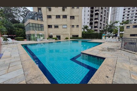 Apartamento à venda com 270m², 4 quartos e 5 vagas Apartamento à venda com 270m², 4 quartos e 5 vagasÁrea comum - Piscina