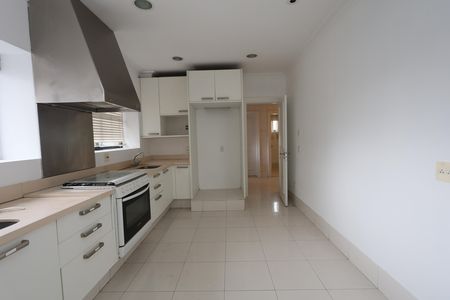 Apartamento à venda com 270m², 4 quartos e 5 vagas Apartamento à venda com 270m², 4 quartos e 5 vagascozinha