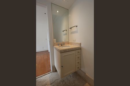 Apartamento à venda com 270m², 4 quartos e 5 vagas Apartamento à venda com 270m², 4 quartos e 5 vagasBanheiro da Suíte 1