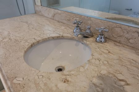 Apartamento à venda com 270m², 4 quartos e 5 vagas Apartamento à venda com 270m², 4 quartos e 5 vagasBanheiro da Suíte 4