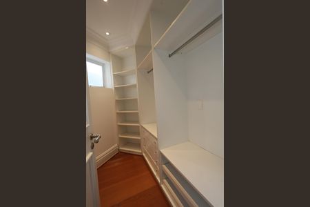 Apartamento à venda com 270m², 4 quartos e 5 vagas Apartamento à venda com 270m², 4 quartos e 5 vagasCloset da suíte 4