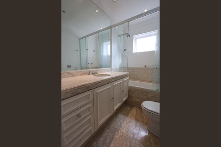 Apartamento à venda com 270m², 4 quartos e 5 vagas Apartamento à venda com 270m², 4 quartos e 5 vagasBanheiro da Suíte 2
