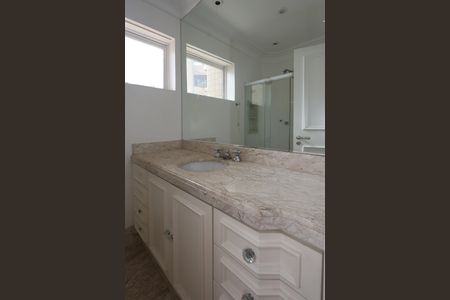 Apartamento à venda com 270m², 4 quartos e 5 vagas Apartamento à venda com 270m², 4 quartos e 5 vagasBanheiro da Suíte 3