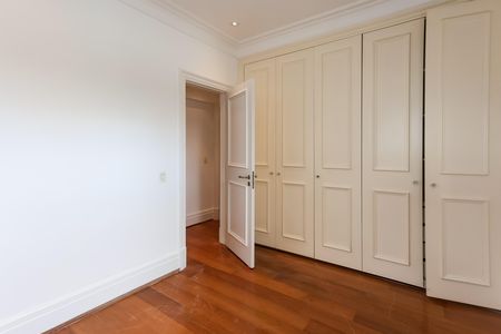 Apartamento à venda com 270m², 4 quartos e 5 vagas Apartamento à venda com 270m², 4 quartos e 5 vagassuíte 3