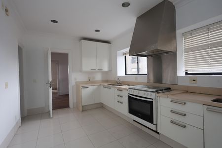 Apartamento à venda com 270m², 4 quartos e 5 vagas Apartamento à venda com 270m², 4 quartos e 5 vagascozinha