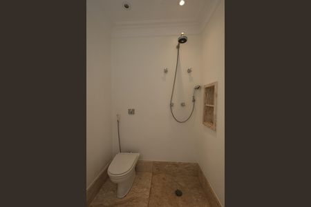 Apartamento à venda com 270m², 4 quartos e 5 vagas Apartamento à venda com 270m², 4 quartos e 5 vagasBanheiro da Suíte 1