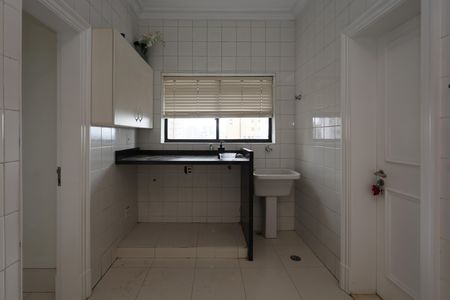 Apartamento à venda com 270m², 4 quartos e 5 vagas Apartamento à venda com 270m², 4 quartos e 5 vagasÁrea de Serviço