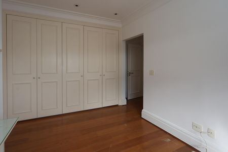 Apartamento à venda com 270m², 4 quartos e 5 vagas Apartamento à venda com 270m², 4 quartos e 5 vagassuíte 2