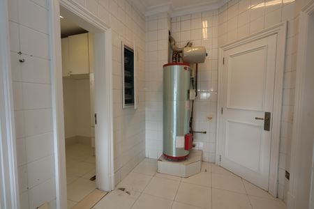 Apartamento à venda com 270m², 4 quartos e 5 vagas Apartamento à venda com 270m², 4 quartos e 5 vagasÁrea de Serviço