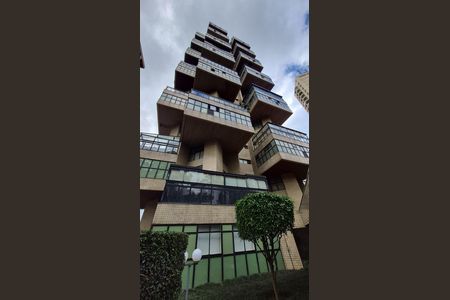 Apartamento à venda com 270m², 4 quartos e 5 vagas Apartamento à venda com 270m², 4 quartos e 5 vagasFachada