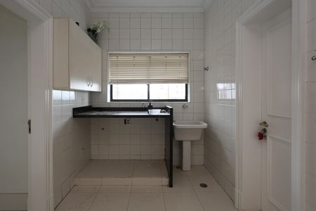 Apartamento à venda com 270m², 4 quartos e 5 vagas Apartamento à venda com 270m², 4 quartos e 5 vagasÁrea de Serviço