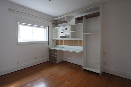 Apartamento à venda com 270m², 4 quartos e 5 vagas Apartamento à venda com 270m², 4 quartos e 5 vagassuíte 2