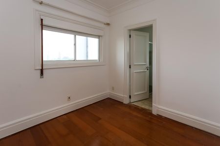Apartamento à venda com 270m², 4 quartos e 5 vagas Apartamento à venda com 270m², 4 quartos e 5 vagassuíte 3