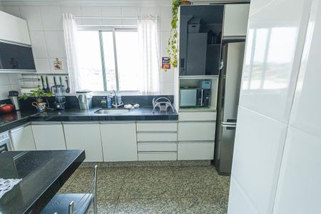 Apartamento à venda com 168m², 4 quartos e 2 vagas Apartamento à venda com 168m², 4 quartos e 2 vagascozinha