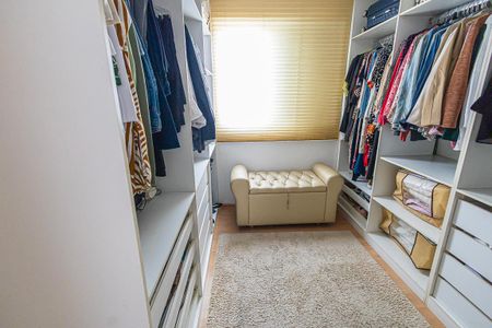 Apartamento à venda com 168m², 4 quartos e 2 vagas Apartamento à venda com 168m², 4 quartos e 2 vagasquarto 2 / closet