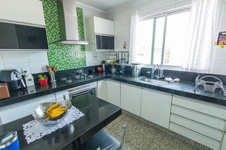 Apartamento à venda com 168m², 4 quartos e 2 vagas Apartamento à venda com 168m², 4 quartos e 2 vagascozinha